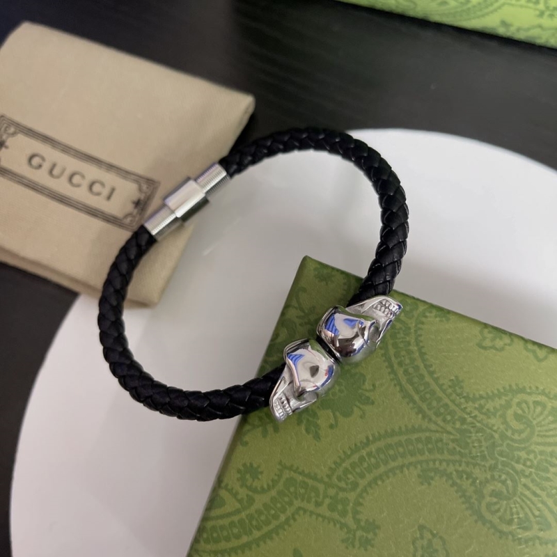 G*u*i bracelets